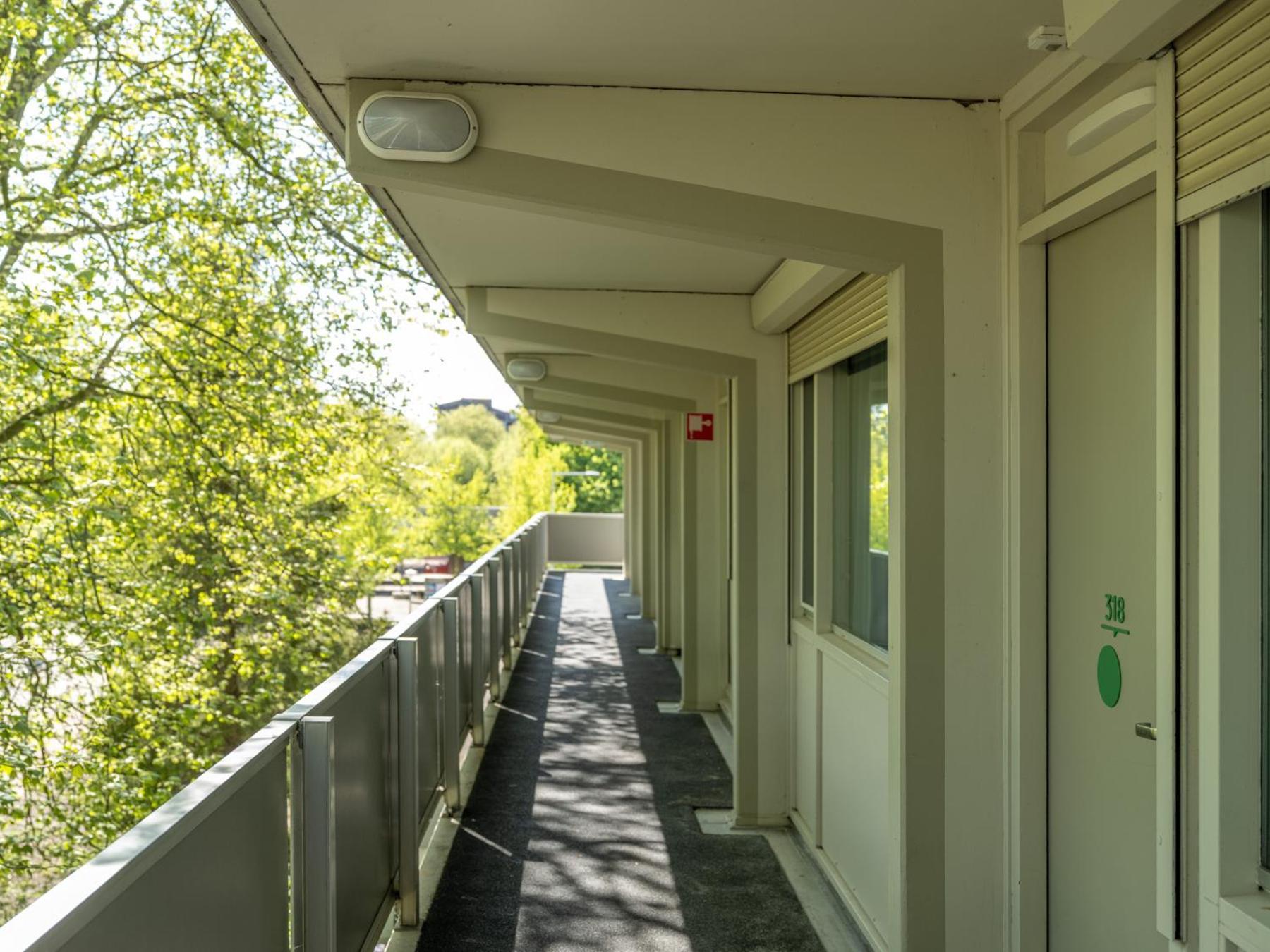 Hotel Campanile & Restaurant Zuid-oost 3*